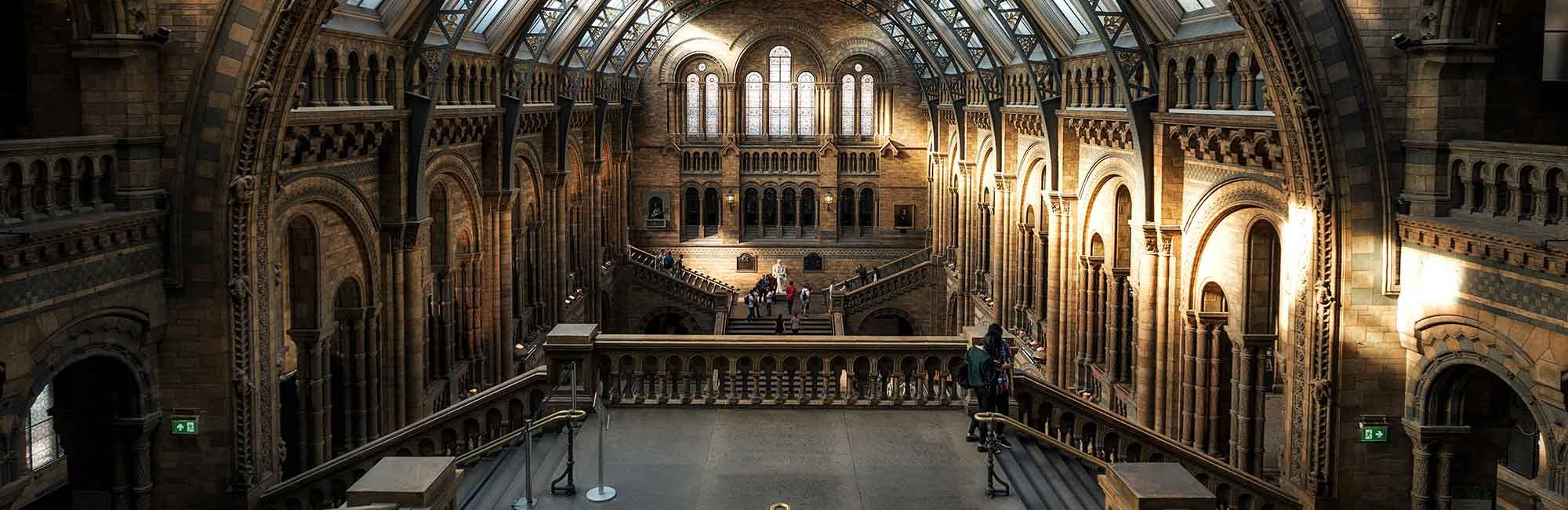 wnętrze budynku wydziału historycznego